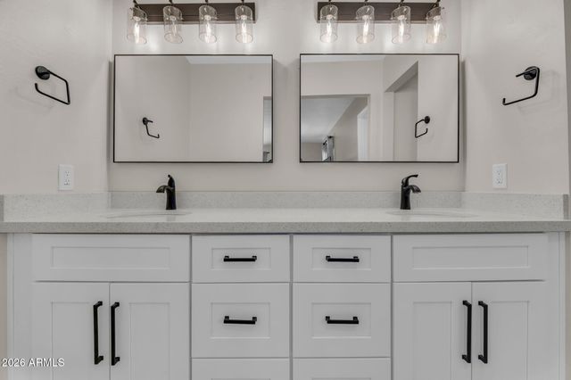 325 E MITCHELL Drive, Phoenix, AZ 85012