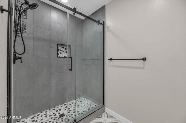 325 E MITCHELL Drive, Phoenix, AZ 85012