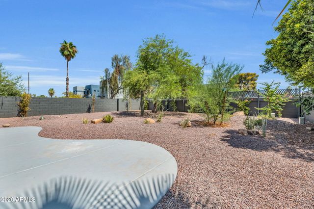 325 E MITCHELL Drive, Phoenix, AZ 85012