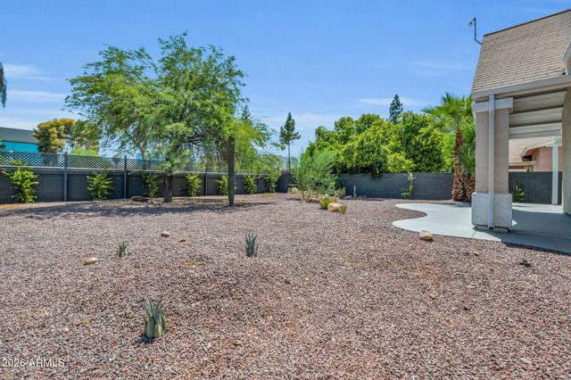 325 E MITCHELL Drive, Phoenix, AZ 85012