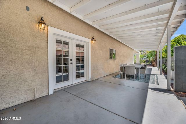 325 E MITCHELL Drive, Phoenix, AZ 85012