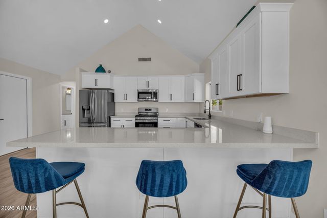 325 E MITCHELL Drive, Phoenix, AZ 85012