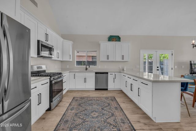 325 E MITCHELL Drive, Phoenix, AZ 85012