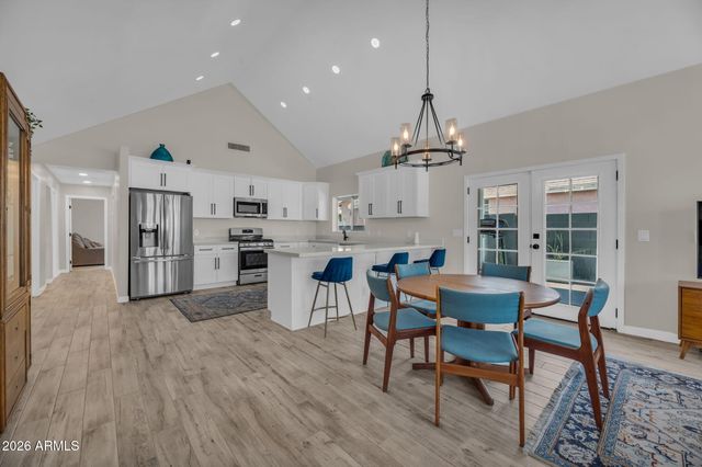 325 E MITCHELL Drive, Phoenix, AZ 85012