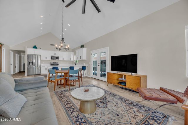 325 E MITCHELL Drive, Phoenix, AZ 85012