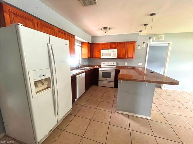 731 Lakeside DR, Largo, FL 33778