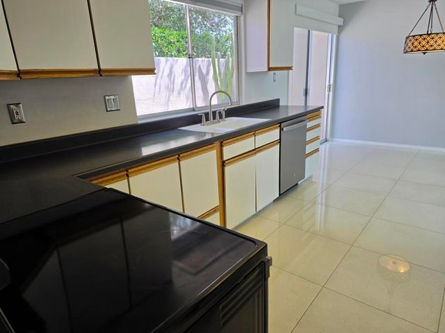723 E Louise Drive, Palm Springs, CA 92262