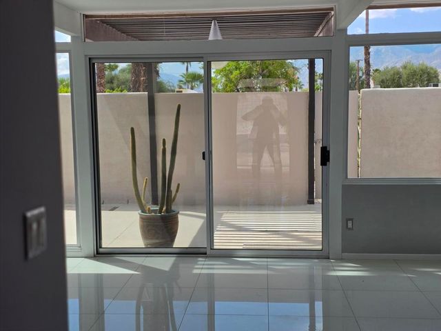 723 E Louise Drive, Palm Springs, CA 92262