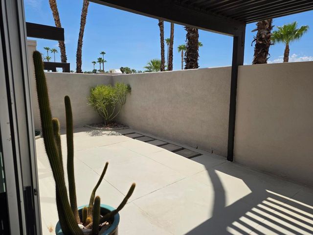 723 E Louise Drive, Palm Springs, CA 92262