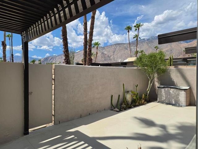 723 E Louise Drive, Palm Springs, CA 92262