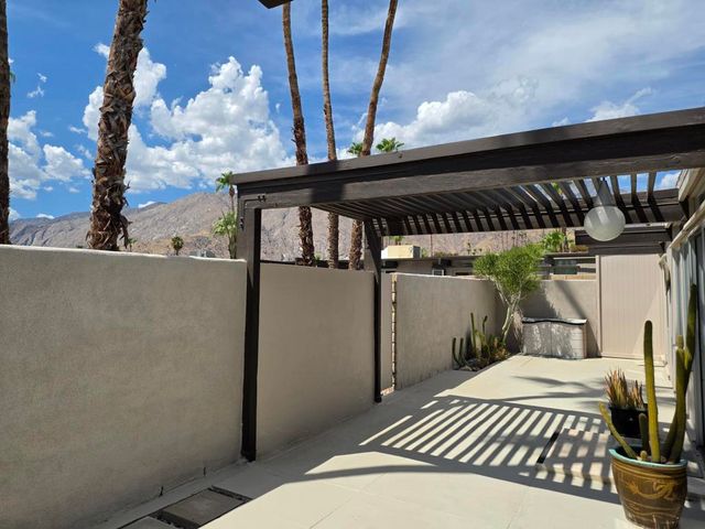 723 E Louise Drive, Palm Springs, CA 92262