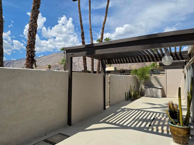 723 E Louise Drive, Palm Springs, CA 92262
