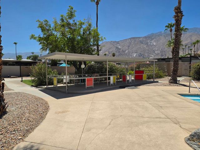 723 E Louise Drive, Palm Springs, CA 92262
