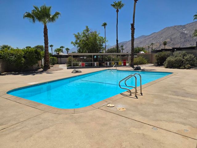 723 E Louise Drive, Palm Springs, CA 92262