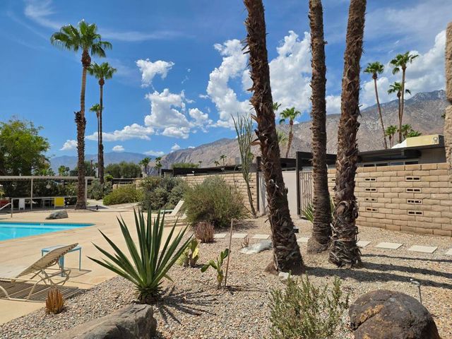 723 E Louise Drive, Palm Springs, CA 92262
