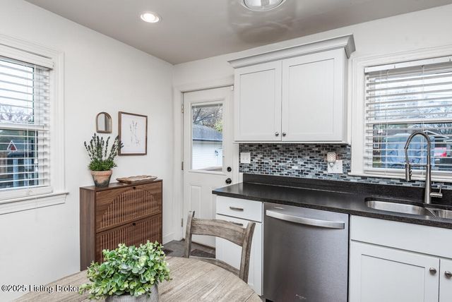 2903 Miles Rd, Louisville, KY 40220