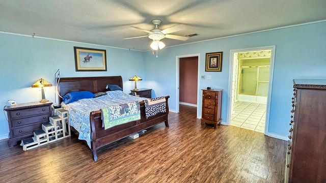 405 E Oak Wood Rd, Kerrville, TX 78028