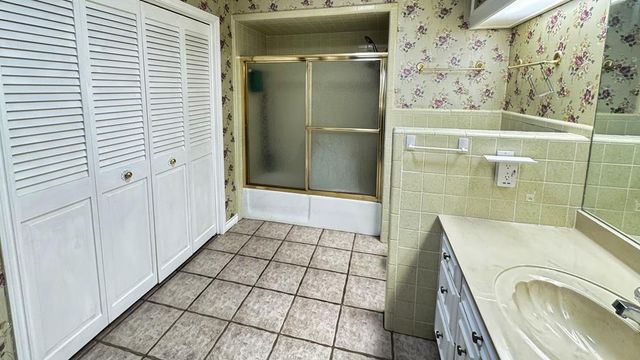 405 E Oak Wood Rd, Kerrville, TX 78028