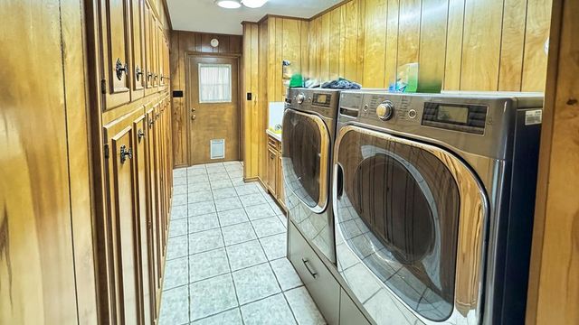 405 E Oak Wood Rd, Kerrville, TX 78028