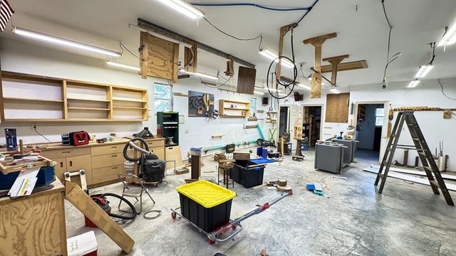 405 E Oak Wood Rd, Kerrville, TX 78028