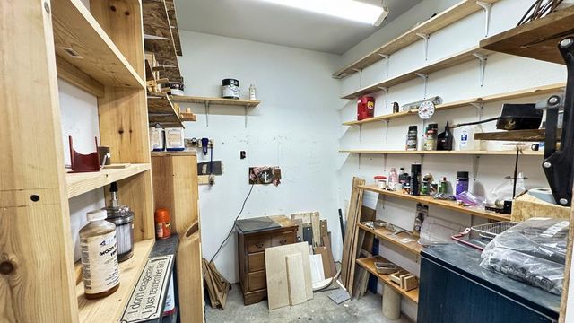 405 E Oak Wood Rd, Kerrville, TX 78028