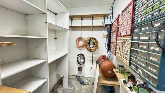 405 E Oak Wood Rd, Kerrville, TX 78028