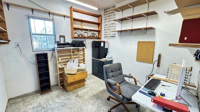 405 E Oak Wood Rd, Kerrville, TX 78028