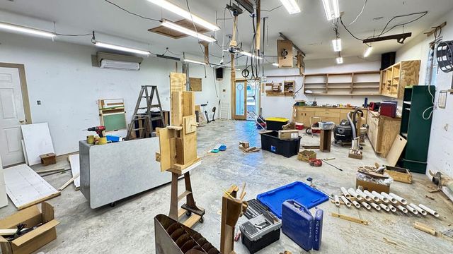 405 E Oak Wood Rd, Kerrville, TX 78028