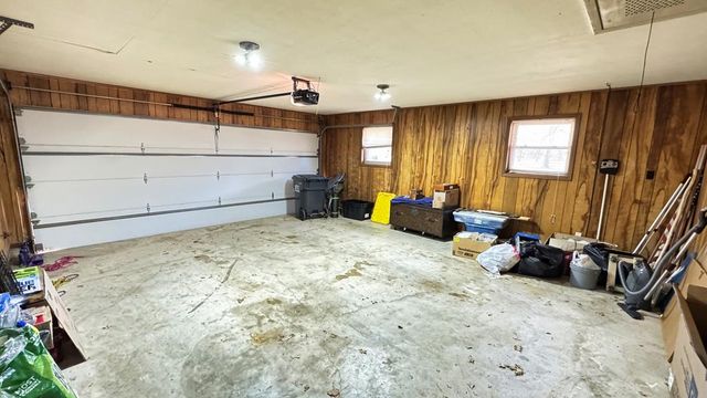 405 E Oak Wood Rd, Kerrville, TX 78028