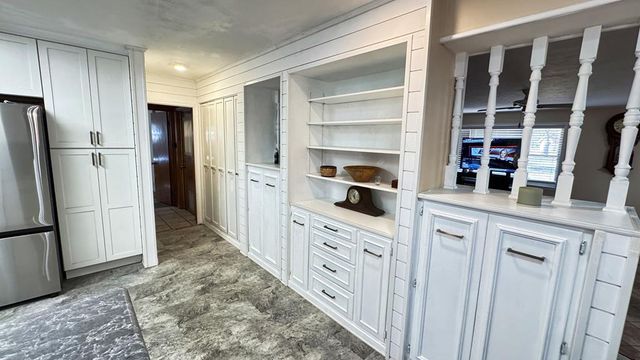 405 E Oak Wood Rd, Kerrville, TX 78028