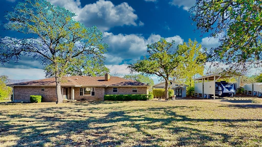 405 E Oak Wood Rd, Kerrville, TX 78028