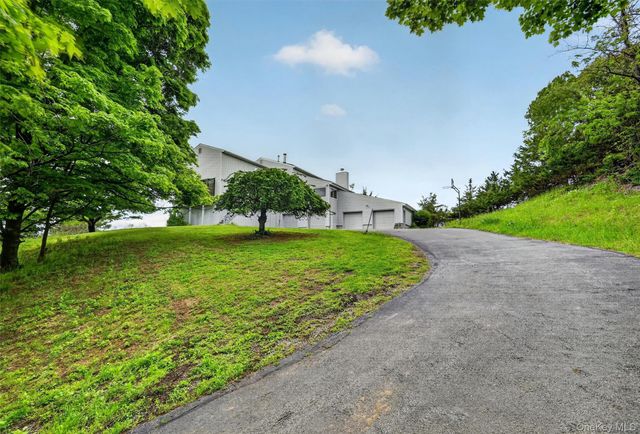 15 Deer Pond Drive, Warwick, NY 10990