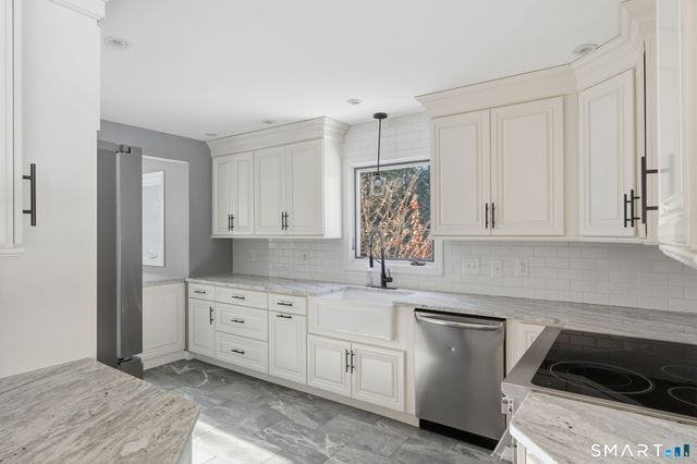 95 Moravia Road, Avon, CT 06001