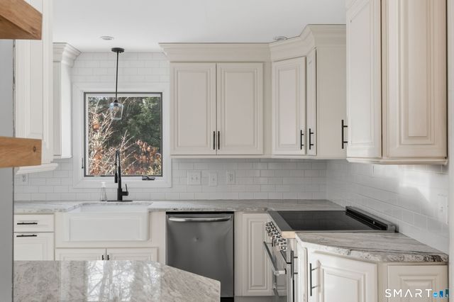 95 Moravia Road, Avon, CT 06001