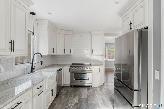 95 Moravia Road, Avon, CT 06001