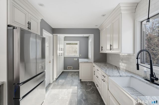 95 Moravia Road, Avon, CT 06001