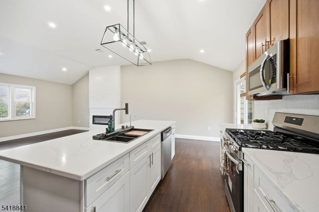 550 Ramapo Valley Rd, Oakland Boro, NJ 07436