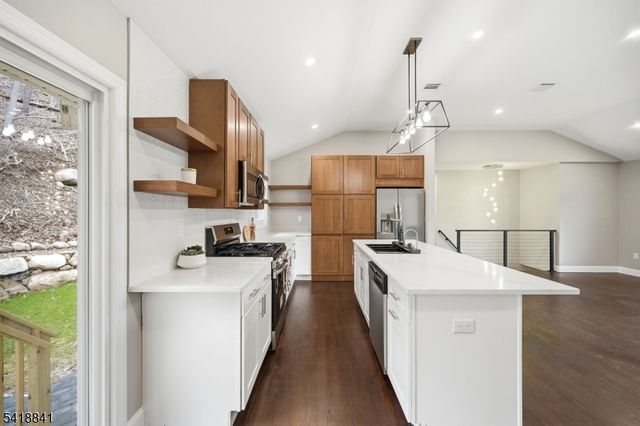 550 Ramapo Valley Rd, Oakland Boro, NJ 07436