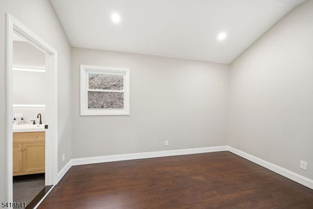 550 Ramapo Valley Rd, Oakland Boro, NJ 07436