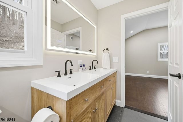 550 Ramapo Valley Rd, Oakland Boro, NJ 07436