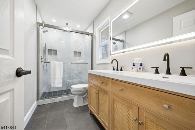 550 Ramapo Valley Rd, Oakland Boro, NJ 07436