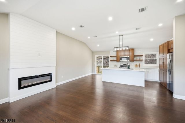 550 Ramapo Valley Rd, Oakland Boro, NJ 07436