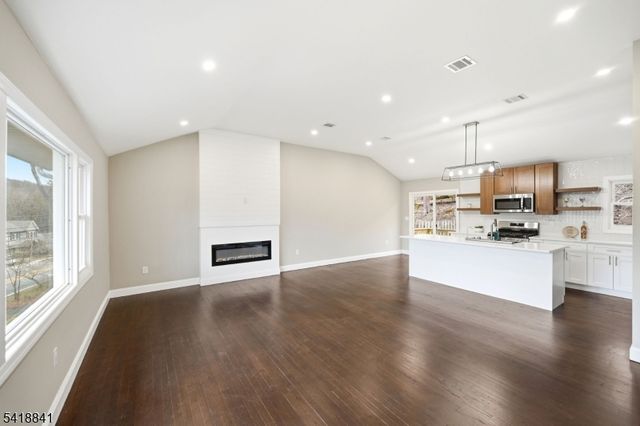 550 Ramapo Valley Rd, Oakland Boro, NJ 07436