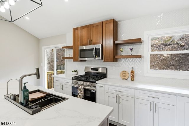 550 Ramapo Valley Rd, Oakland Boro, NJ 07436