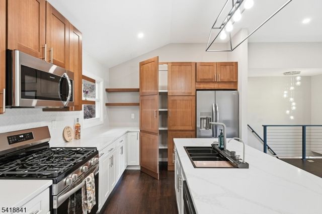 550 Ramapo Valley Rd, Oakland Boro, NJ 07436