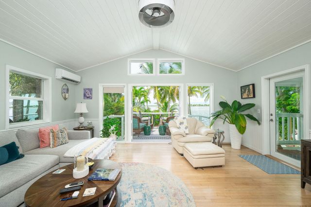 78 Bay Drive, Saddlebunch, FL 33040