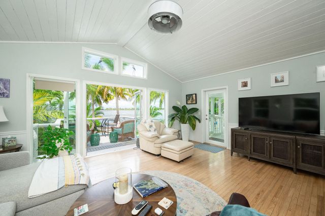 78 Bay Drive, Saddlebunch, FL 33040