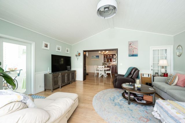 78 Bay Drive, Saddlebunch, FL 33040