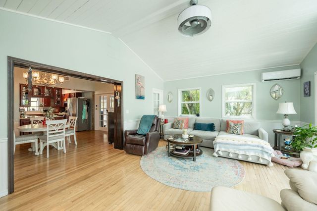 78 Bay Drive, Saddlebunch, FL 33040