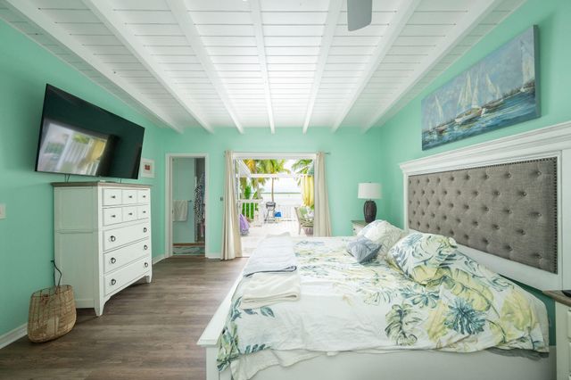 78 Bay Drive, Saddlebunch, FL 33040